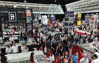 Antalya Kitap Fuarı ziyaretçi akınına uğruyor