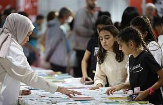 Antalya Kitap Fuarı’na ilk günden yoğun ilgi