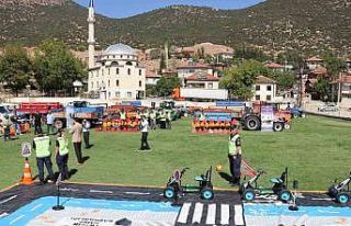 Antalya’da "Köy yolunda trafikte her şey...