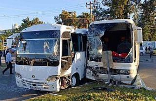 Antalya’da otel çalışanlarını taşıyan servis...