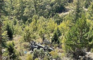 Antalya’da otomobil yayla yolunda uçuruma yuvarlandı:...