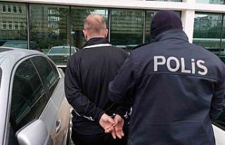 Aracına binmeyen kızlara çarpıp yaralayan sürücü...