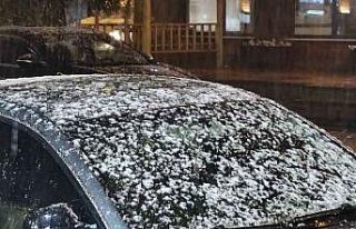 Ardahan kent merkezine mevsimin ilk karı yağdı