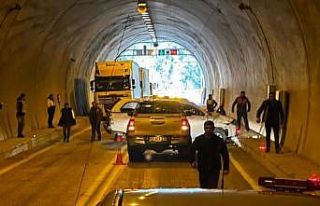Artvin’de tünel içinde trafik kazası: Biri bebek...