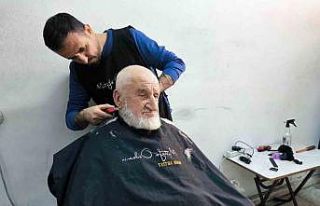 Artvinli genç kuaför yaşlılara vefa borcunu mesleğiyle...