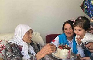 Asırlık Emine nineye doğum günü sürprizi