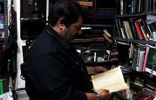 Asırlık kitapları muhafaza ederek tarihe ışık...