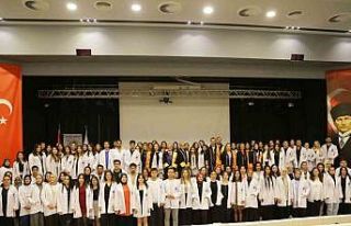 Avrasya Üniversitesi’nde beyaz önlük giyme töreni...