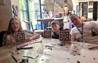 Avrupalı öğrenciler Nizip’te mozaik yapmayı...