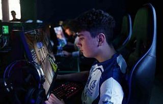 Bağcılar’da e-spor oyuncusu Emirhan, 23 milyon...