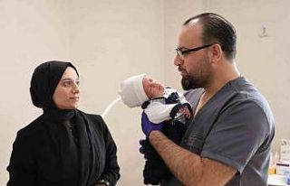 Bağırsakları tıkanan prematüre ikizler ölümden...