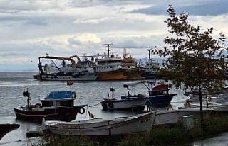 Balıkçı tekneleri şiddetli dalga ve fırtına...