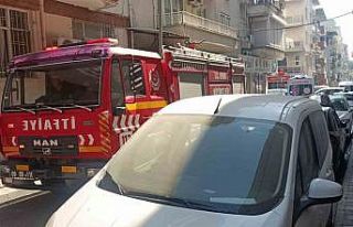 Balkonda yanan koltuk itfaiyeyi harekete geçirdi