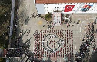 Bandırma’da öğrenciler "Ay Yıldız "...