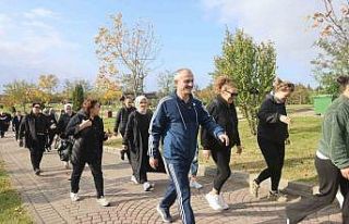 Başkan Çiftçi, vatandaşlarla sabah yürüyüşü...