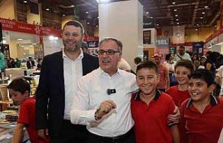 Başkan Özdoğan’dan öğrencilere kitap fuarı...