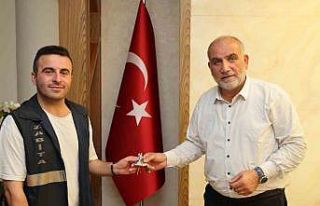 Başkan Sandıkçı’dan kahraman zabıtalara ödül