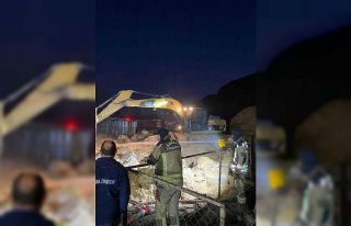 Başkentteki ahır yangını itfaiye ekiplerinin müdahalesiyle...