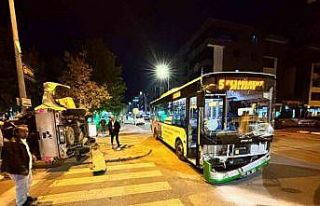 Batman’da yolcu otobüsü ile pikap çarpıştı:...