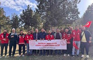 Bayburt’ta doğa yürüyüşü yapıldı fidanlar...