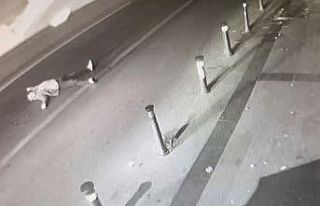 Bayrampaşa’da yolun ortasına yatan alkollü adama...