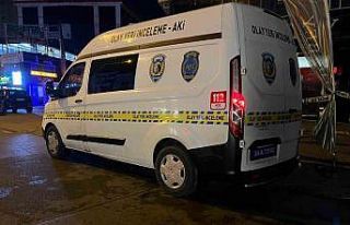 Beylikdüzü’nde gece saatlerinde kuyumcuya silahlı...