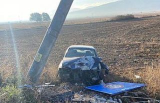 Bilecik’te tarlaya uçan araç hem elektrik direğine...