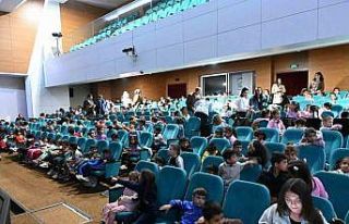 Bozüyük Belediye Tiyatrosu perdelerini “Kalbimdeki...