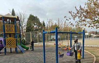 Bozüyük’te çocuk parkları dezenfekte ediliyor
