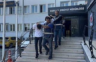 Bursa’da fuhuş operasyonu : 4 kadın kurtarıldı,...