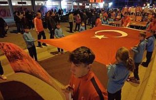 Çankırı’da yüzlerce vatandaş Türk bayrakları...