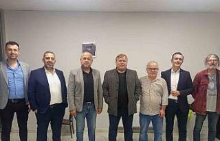 Çaycumalı tiyatrocular tiyatro çatısı altında...