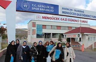 Çevre bilinci için gönüllü öğrenciler sahada