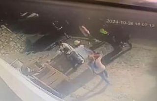 Çılgına dönen kadın, polisin motosikletini tekmeleyip...