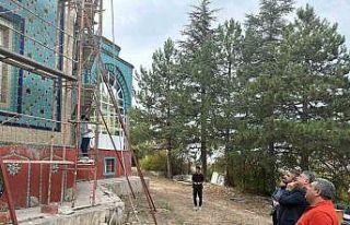 Çinili Camii’nin tarihi eser niteliğindeki çinileri...