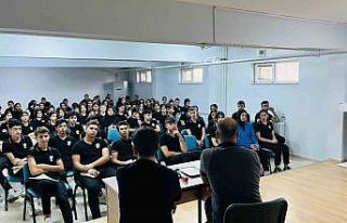 Cizre’de öğrencilere motivasyon semineri verildi