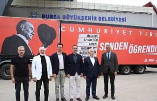Cumhuriyet Tırı 29 Ekim coşkusunu Bursa’ya yayıyor