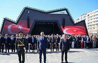 Cumhuriyet’in 101’inci yılı kutlamaları çelenk...