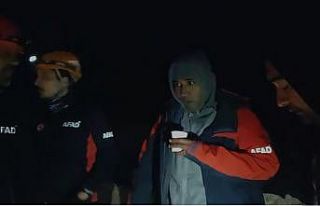 Dağda mahsur kalan genci arama kurtarma ekipleri...
