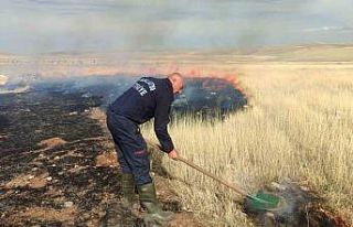 Darende’de 2 bin dekar arazide anız yangını