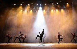 Denizli Büyükşehirden 101. yılda muhteşem gösteri