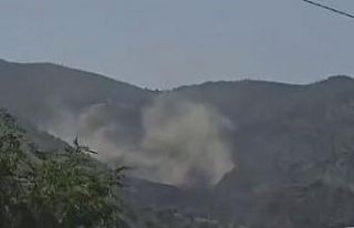 Deprem anında dağdan dumanlar yükselmeye başladı