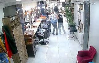 Deprem anında kuafördeki panik kamerada: Tıraşı...