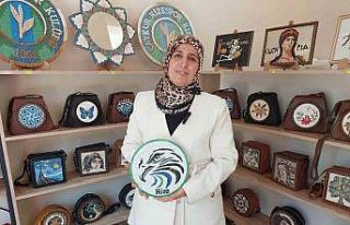 Deprem sonrası geldiği Rize’de mozaik sanatını...