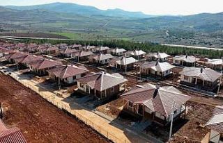 Depremde yıkılan ya da hasar gören köy evlerine...