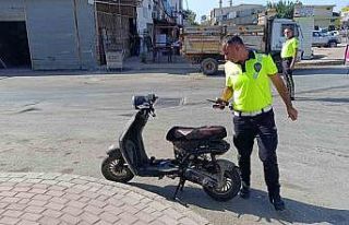 Devrilerek sürüklenen elektrikli bisikletin sürücüsü...