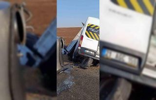 Diyarbakır’da 3 aracın karıştığı kazada 12’si...
