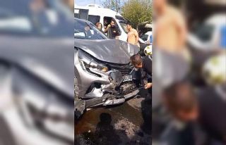 Diyarbakır’da 4 aracın karıştığı kazada 2...