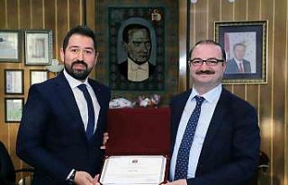 Dr. Eroğlu TEKNOFEST başarısını Rektör Hacımüftüoğlu...