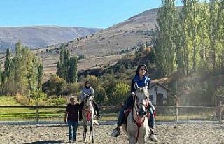 Dünya Kız Çocukları Günü’nde öğrenciler...